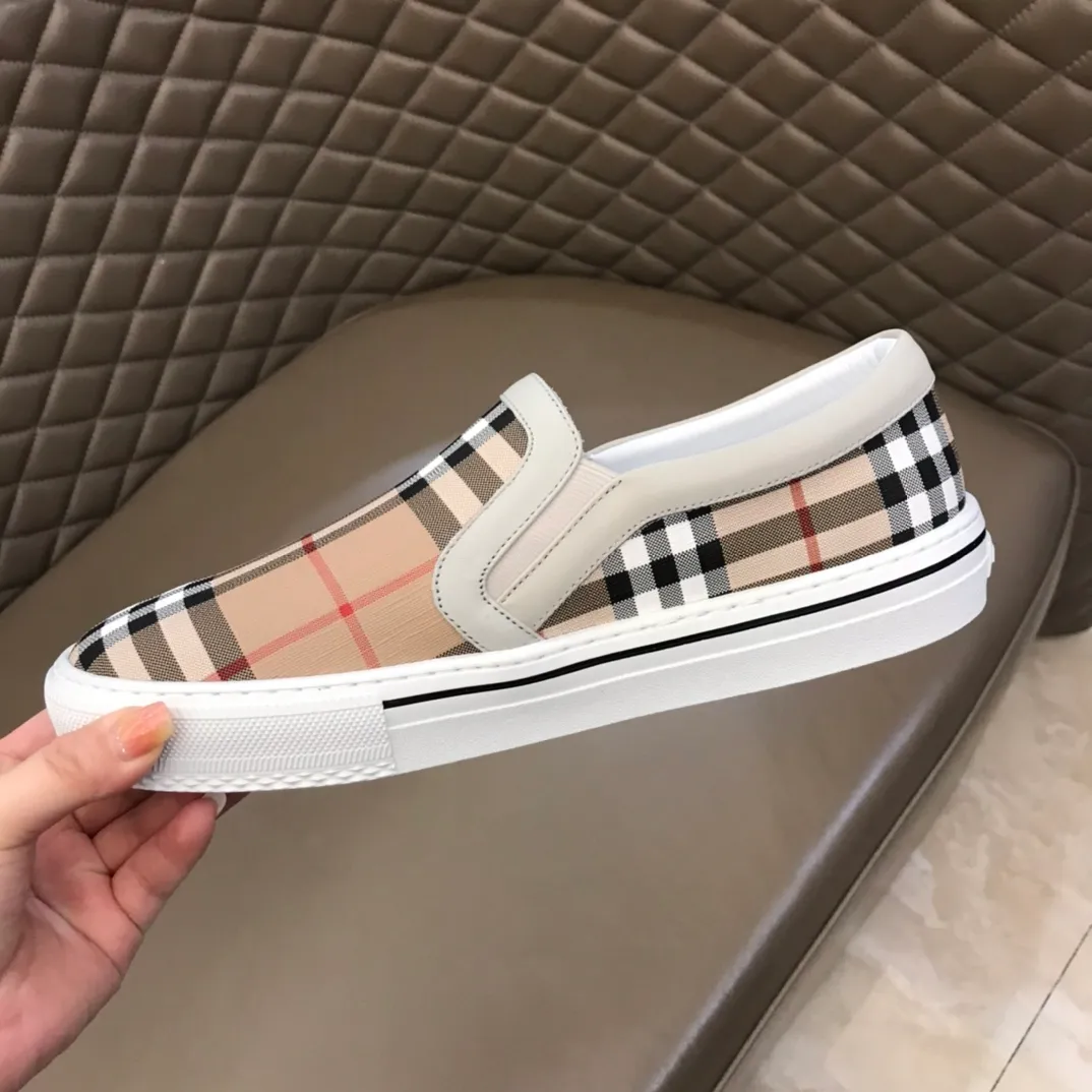 ◾️▫️B’s new spring and summer product, men’s classic low-top sneakers, are reinterpreted with vintage plaid and suede materials, and decorated with a new brand logo. First-layer cowhide lining, embossed Burberry logo on the heel, and original TPU outsole!  P340 Yuan Size: 38-44